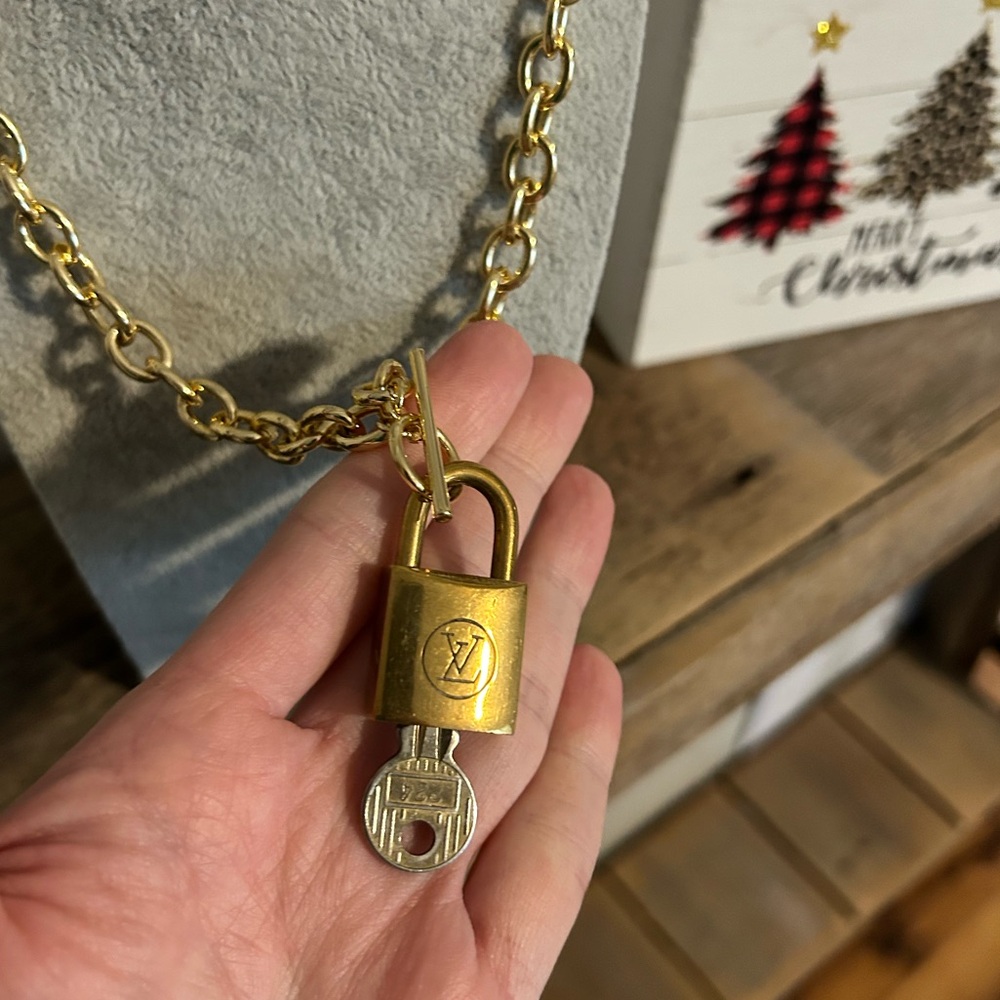 LV Lock And Key - Picture 6 of 6